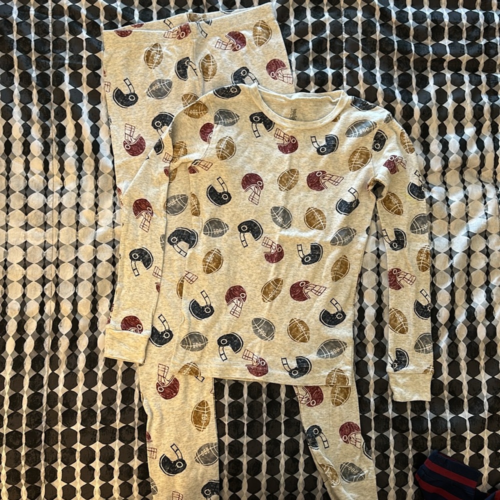 Carter’s PJs - Picture 2 of 3